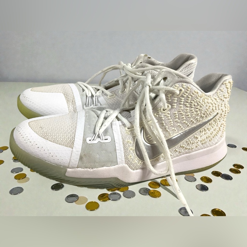 Nike Kyrie 3 GS Signature White Chrome 859466-103 Youth Size 7Y Sneakers